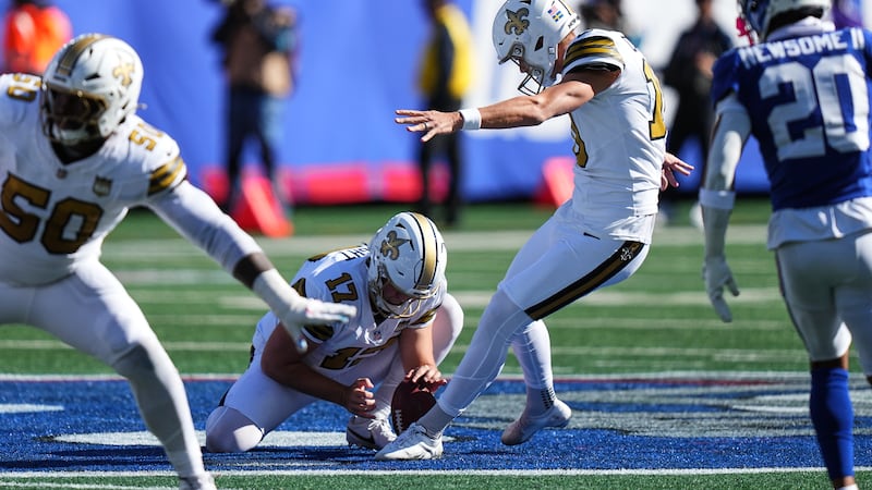 Saints kicker Daniel Carlson (10) connects on a first-half field goal against the New York...