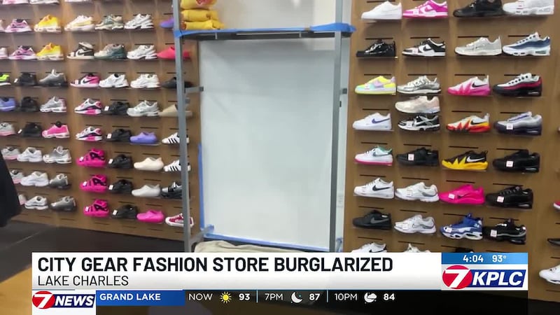 Burglar breaks hole through wall of Lake Charles store, employees say