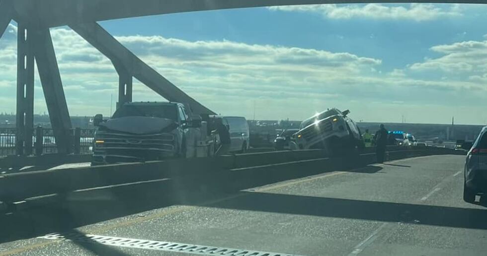 Accidents clogging I-10 bridge in both directions