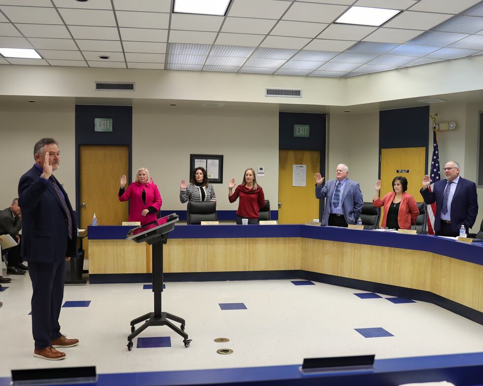 Vernon Parish swears in new School Board members