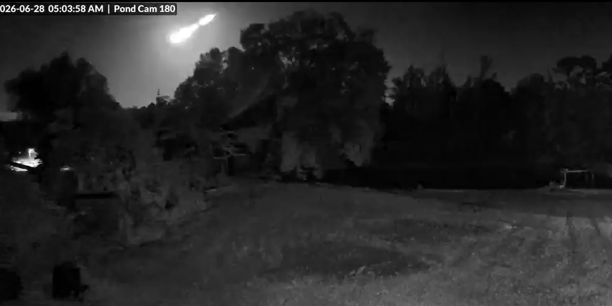 Taking Fireball Shots: Viewer video captures meteor lighting up Louisiana sky Viewers reported seeing a bright streak and brief flash around 5 a.m. as the object broke apart high in the atmosphere.