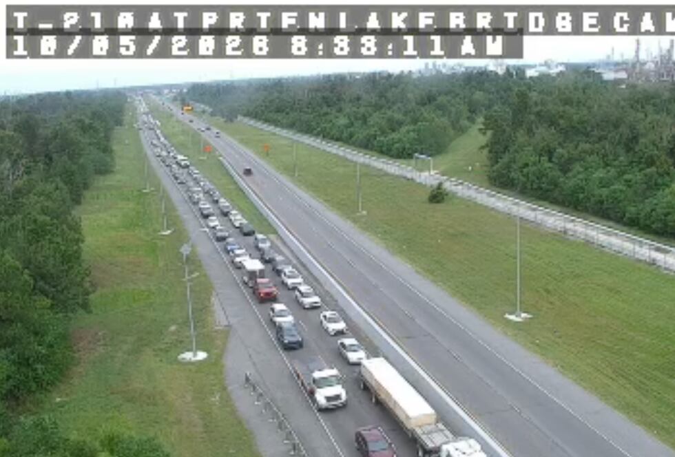 210e All lanes reopened after traffic accident along I-210E at Prien Lake Bridge