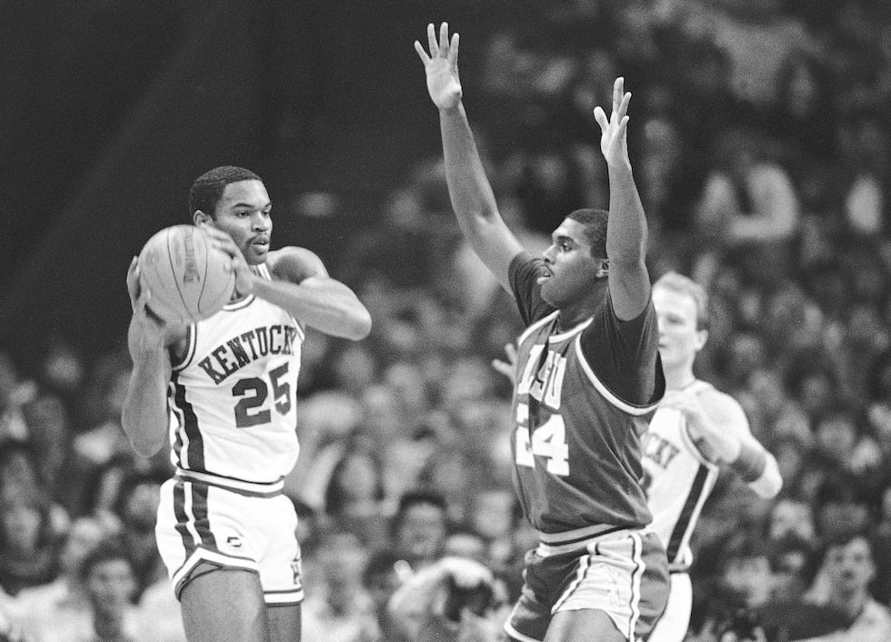 FILE - In this March 22, 1986, file photo, Kentucky's Winston Bennett (25) tries to move the...