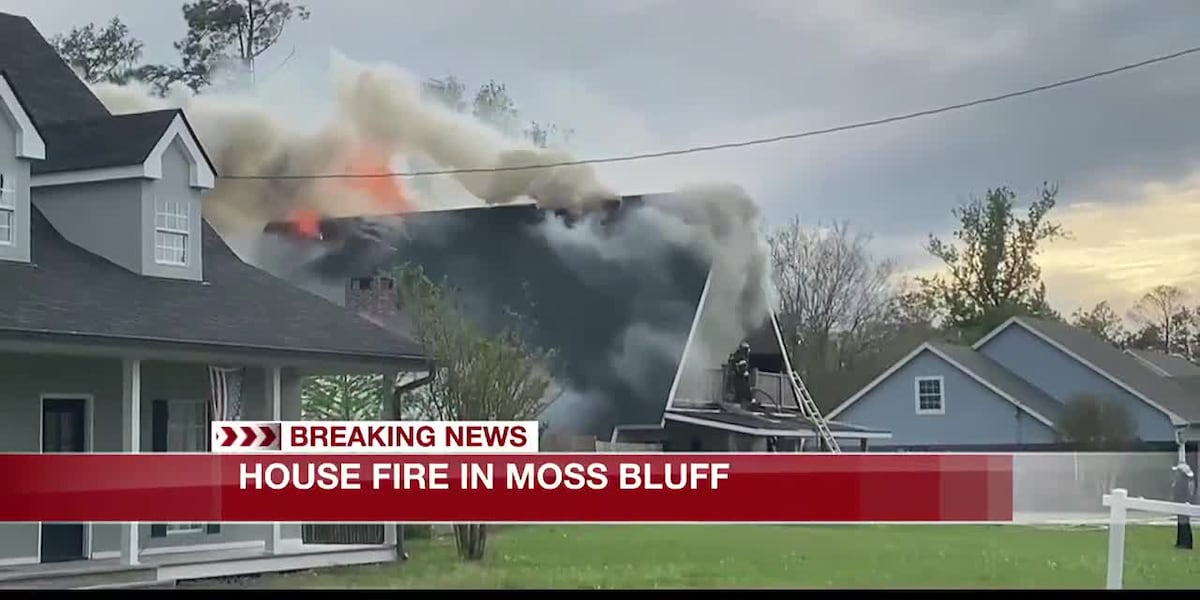 House fire burns in Moss Bluff